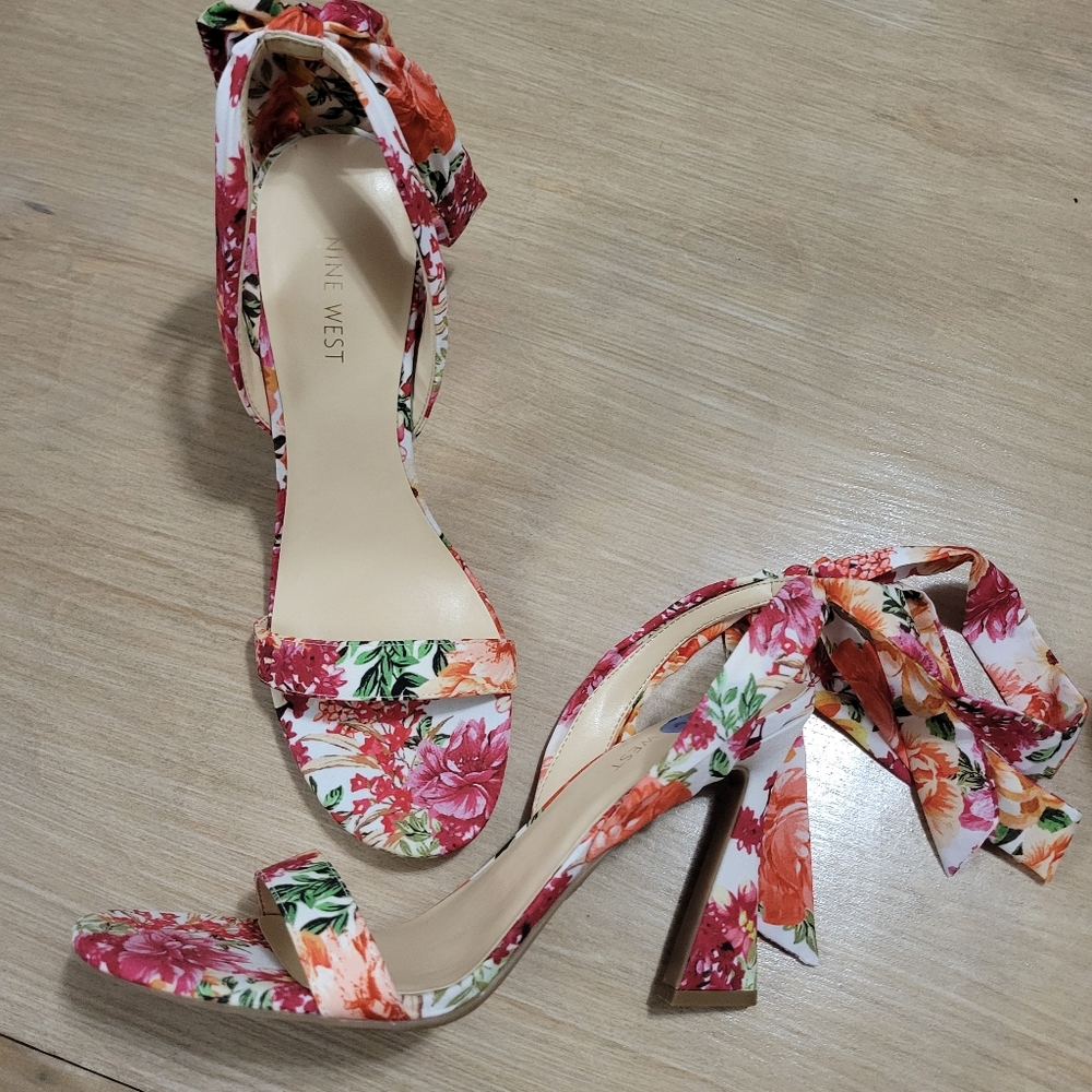NEW Nine West Kobs Ankle Tie Sandal White Blooms Floral MultiSlide Size 10 - Picture 6 of 8